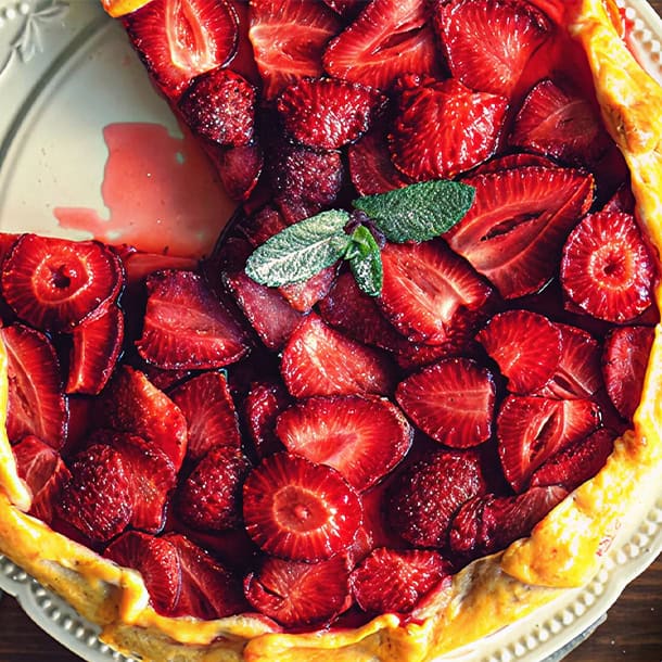 recipe-yummy-strawberry-milkshake-pie-thumbnail-1